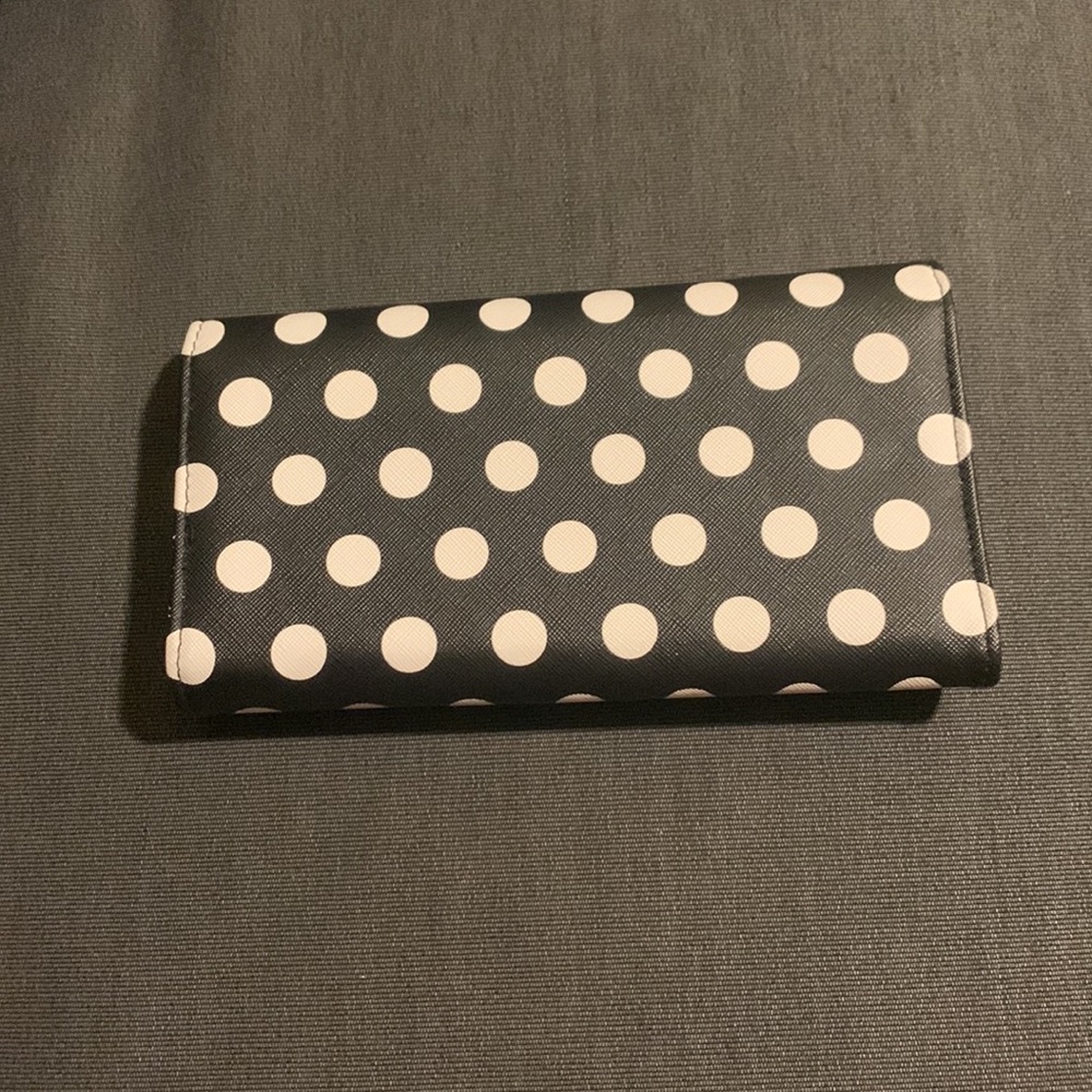 NWOT APT 9 wallet - Picture 2 of 7